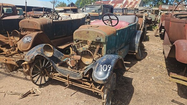 Automóvil Antiguo de Colección, Verde y Negro