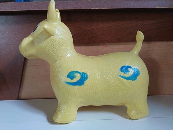 Burrito Inflable Amarillo para Saltar - imagen 1