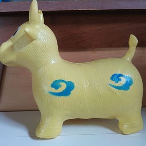 Lote siguiente: Burrito Inflable Amarillo para Saltar