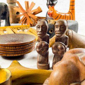 Lote de Figuras y Objetos Decorativos de Madera: Gatos, Elefantes, Abaco y Más - imagen 3