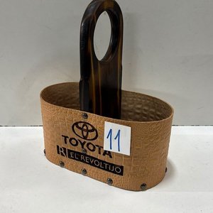 Matera de Cuero y Madera con Logo Toyota "El Revoltijo" - imagen 1