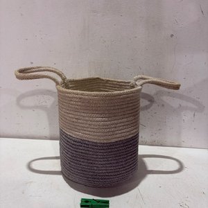 Lote anterior: Canasto de cuerda bicolor con asas