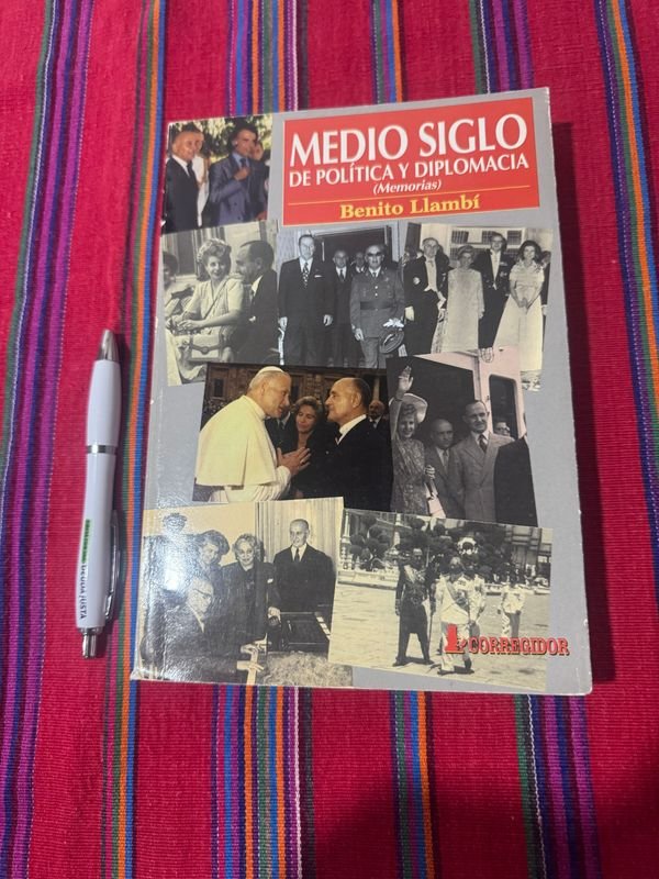Lote anterior: Libro de política y diplomacia del siglo XX