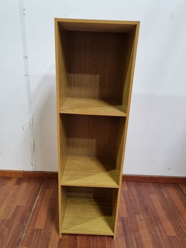 Estantería Moderna 3 Estantes Tono Madera Clara 39x36x136 cm