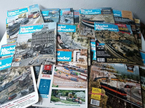 Gran lote de revistas sobre ferromodelismo, década del noventa - imagen 1