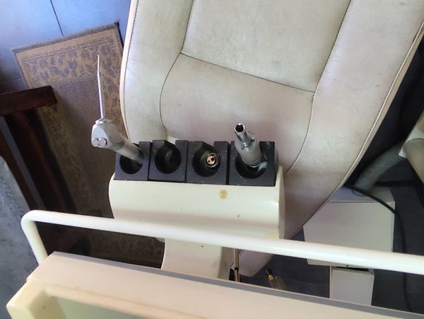 Silla de masaje relajante con piezas ajustables y contenedor de bebida - imagen 17
