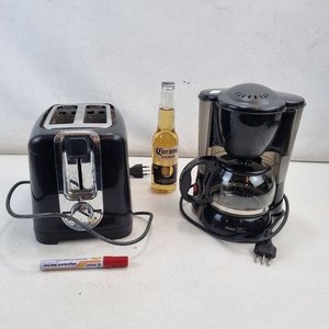 L 386 - Set De 2 Piezas - Practico set de cocina con cafetera de filtro marca Cuori y tostadora Black+Decker para 2 panes (La cafetera funciona / La tostadora no enciende) - imagen 2