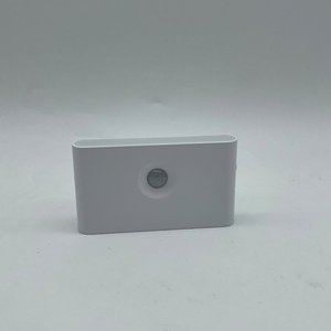 Lote siguiente: Luz nocturna con fotocelula