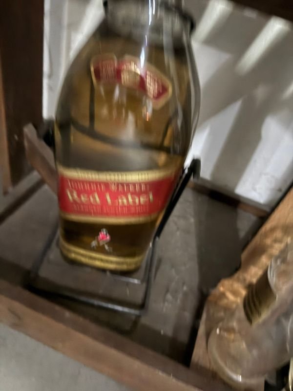 Porrón Johnnie Walker Red Label de 5 Litros con Soporte Volcador - imagen 1