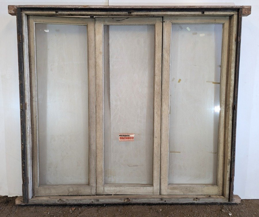 Ventana antigua con 3 hojas batientes en cedro y fallebas - imagen 8