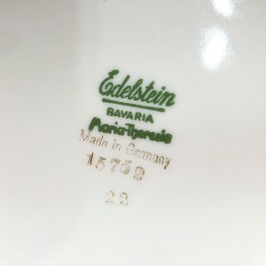 Tetera de Porcelana Alemana Bavaria Blanca Floral con Guarda Dorada - imagen 4