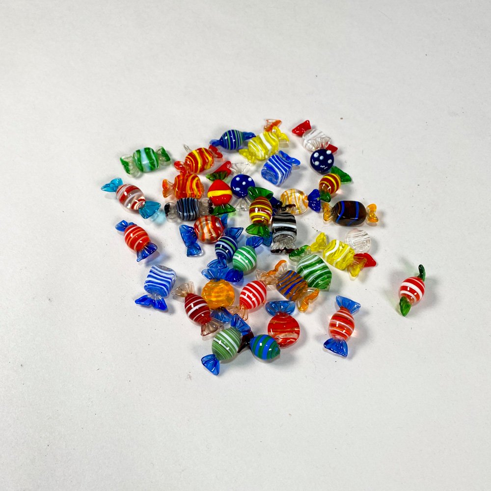 Lote siguiente: Colección de caramelos vidrio en diferentes colores