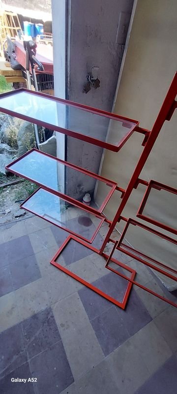 Estantería en metal con estante de vidrios - imagen 8