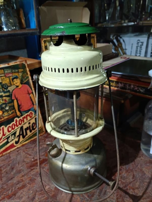 Farol a Queroseno Antiguo Marca "TJISA" Registrado N° 58310