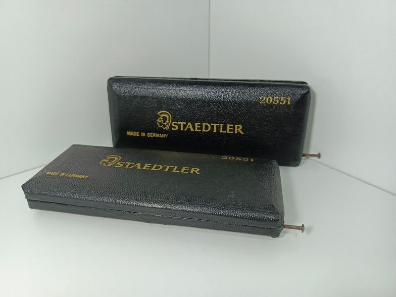 Lote anterior: Conjuntos de compás en estuche original Staedtler