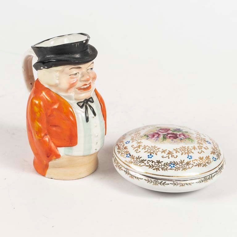 Lote anterior: Alhajero porcelana con figura y jarra con cascada