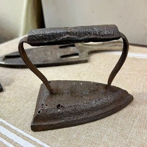 Lote de 2 Planchas Antiguas de Hierro Fundido con Base - imagen 6