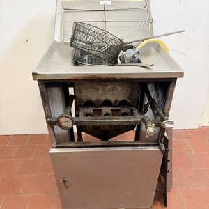 Lote siguiente: Fritador a Gas Industrial Acero Inoxidable con Moldura Frontal