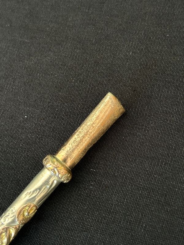 Bombilla recta plata y oro: Accesorio de metal con diseños ornamentales - imagen 3