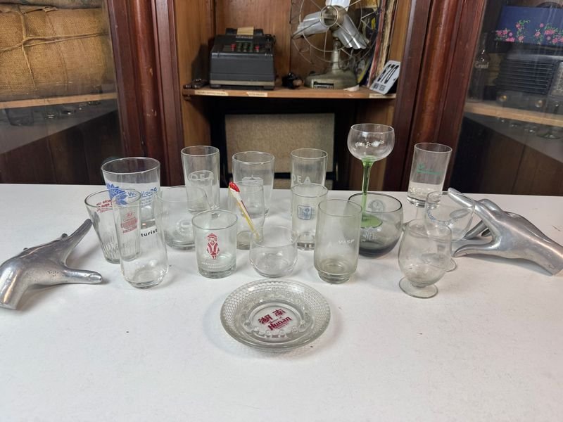 Lote anterior: Colección de vasos y copas con propaganda aérea
