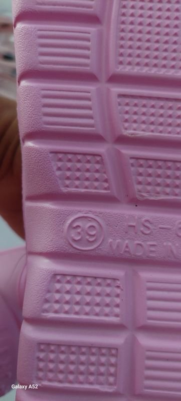 Calzado de plástico rosa - imagen 3