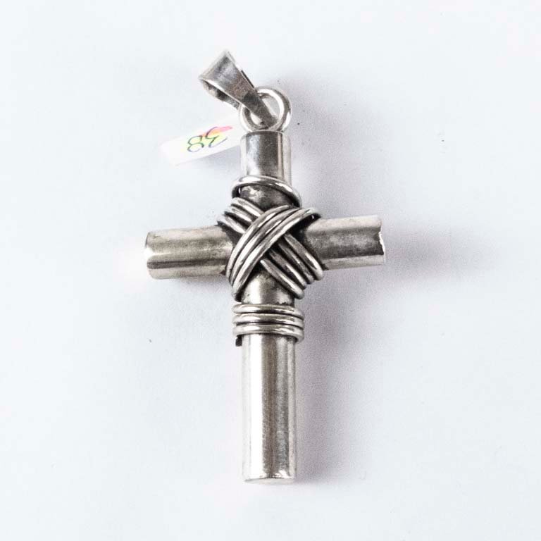 Lote anterior: Cruz de plata con cadena