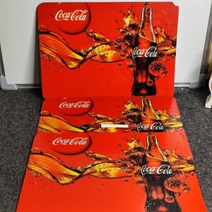 Lote anterior: Set de 3 Individuales Coca-Cola con Diseño de Botella y Salpicadura