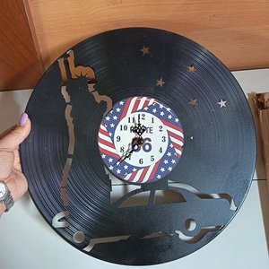 Par de Relojes Decorativos: Uno de Vinilo "Route 66" y Otro Plateado - imagen 3