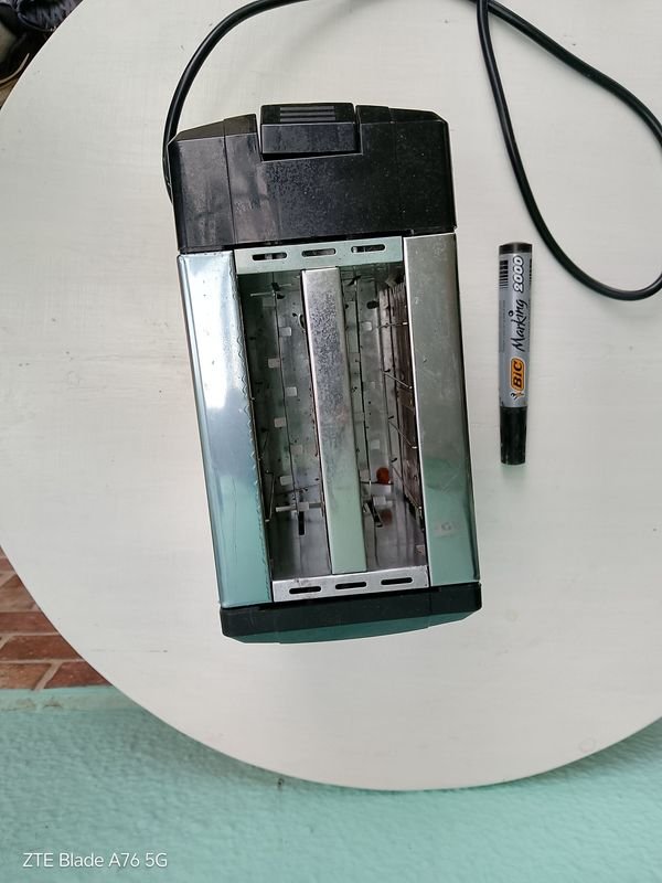 Tostadora eléctrica con cordón y placa de control - imagen 3