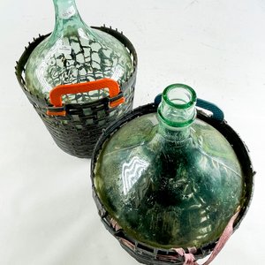 Par de Damajuanas de Vidrio Verde con Cestas Protectoras - imagen 2