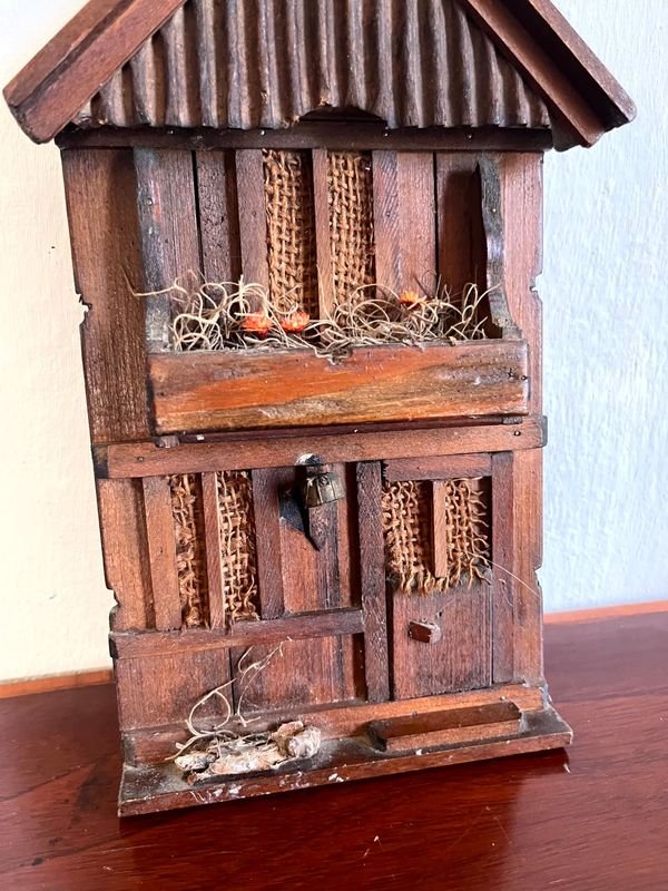 Adorno de Pared Casita Rústica en Madera con Detalles en Arpilleras - imagen 5