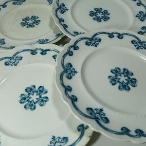 Lote siguiente: Juego de 4 Platos de Porcelana Rolland England con Diseño Azul