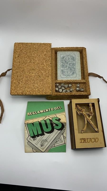 Lote anterior: Colección de cartas y libros antiguos
