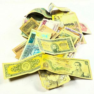 Lote de Billetes Varios Países y Épocas - imagen 2