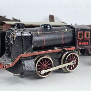 Tren de Juguete Antiguo con Vagones y Rieles Alemanes - imagen 2