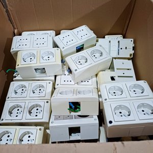 42 Cajas de Módulos Eléctricos Varios - imagen 2