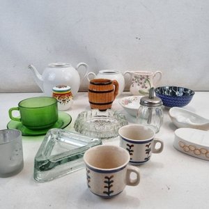 Lote de Bazar: Tetera, Azucarera, Lechera, Tazas, Ceniceros y Más - imagen 3