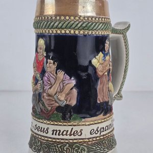 Jarra de Cerveza Decorada con Escenas Folclóricas - imagen 2