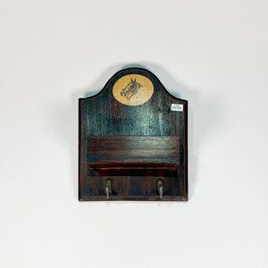 Repisa de Madera con Perchas y Decoración de Cabeza de Caballo - imagen 1