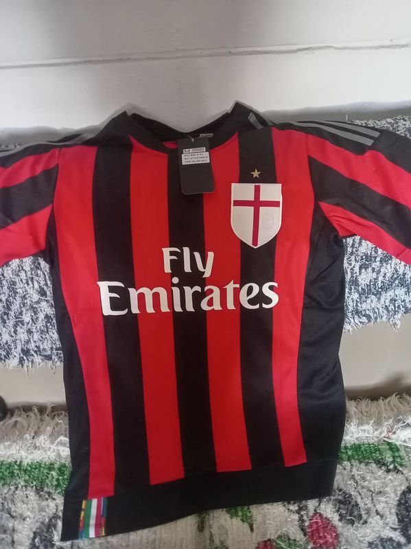 Remera de Fútbol AC Milan Talle M Nueva