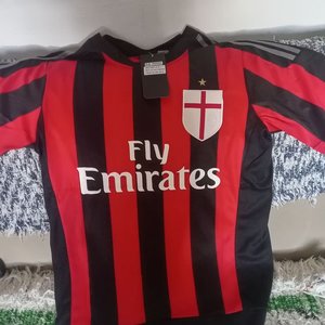 Remera de Fútbol AC Milan Talle M Nueva - imagen 1