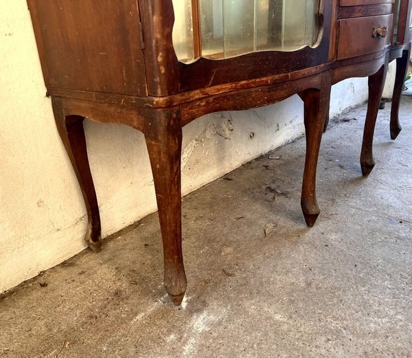 Muebles de lujo con detalles ornamentales y hardware de bronce - imagen 9
