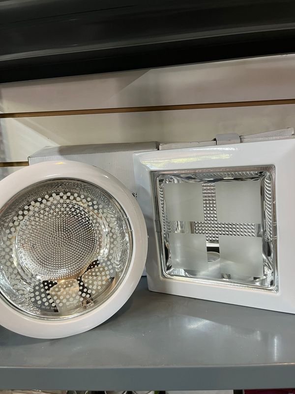Lámparas de luz con domos de plata y base cuadrada - imagen 1