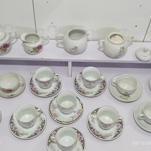 Juego de té y café de porcelana con flores y bordes dorados: 28 piezas - imagen 7