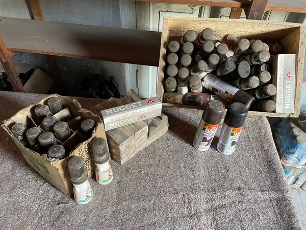 Lote de Artículos para Lustrar y Cuidar Calzado Nugget y Omega