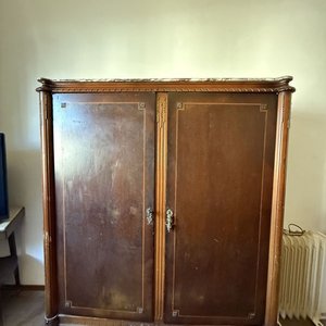 Lote anterior: Armario Organizador Antiguo con Tapa de Mármol y Herrajes Ornamentales