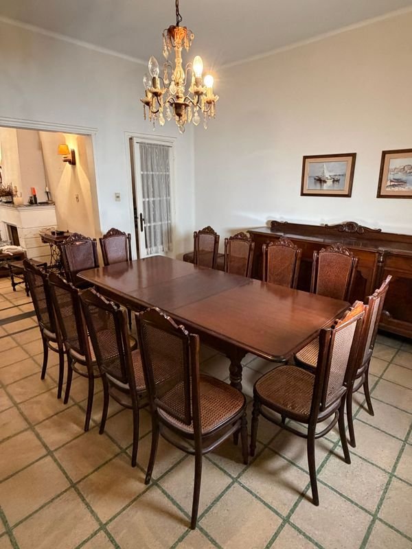 Juego de Comedor de Madera con 12 Sillas Estampilladas