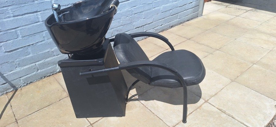 Sillón de Peluquería Negro con Pileta y Grifería Completa