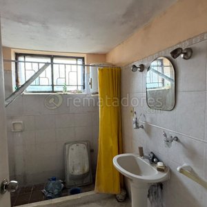 Casa a refaccionar en amplio terreno - imagen 7