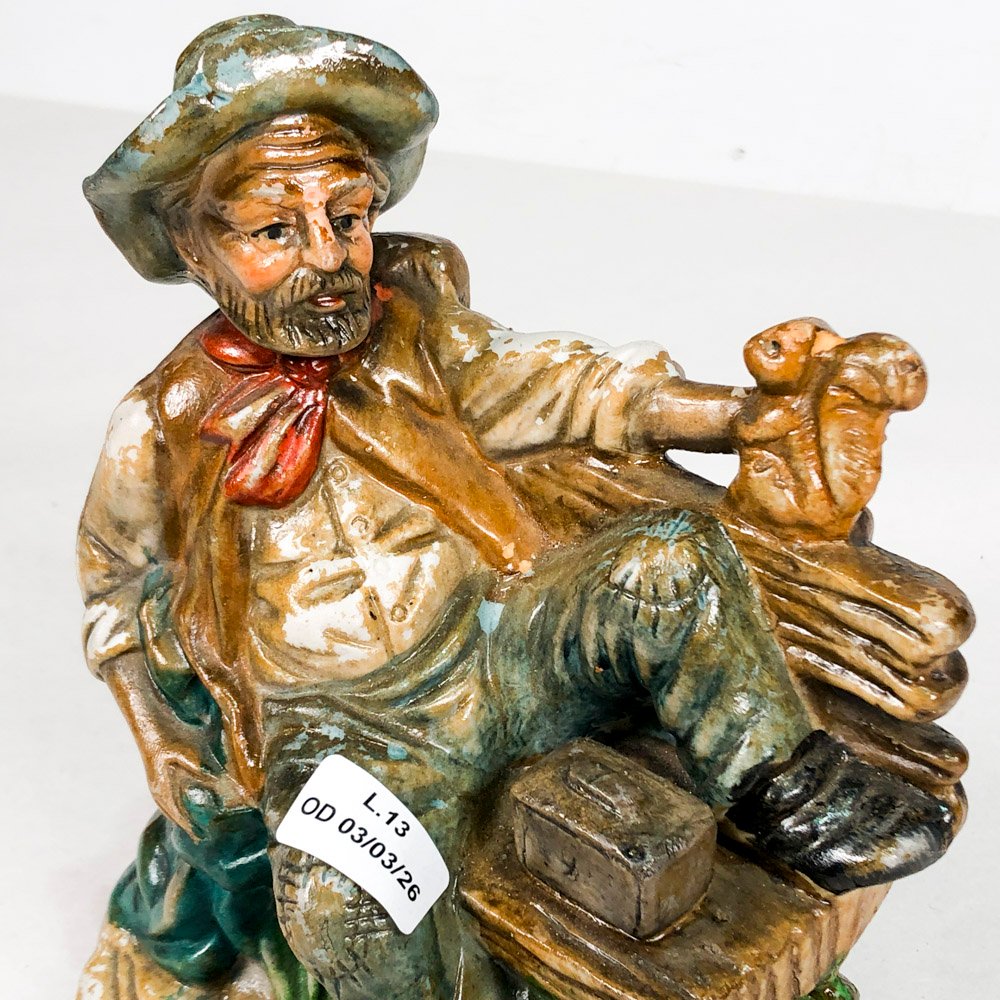 Figurita de hombre cazador en porcelana - imagen 3